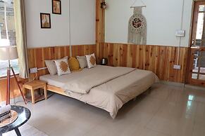 Boho Grove Cafe and Stay