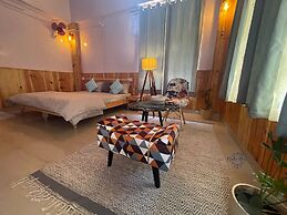 Boho Grove Cafe and Stay