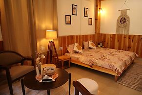 Boho Grove Cafe and Stay