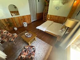 Boho Grove Cafe and Stay