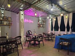 Boho Grove Cafe and Stay