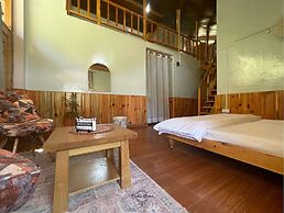 Boho Grove Cafe and Stay