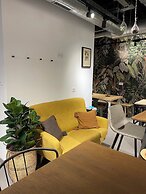 VTZ The Botanic Hostel