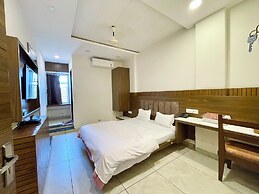 Hotel Govindam Inn - near Temple