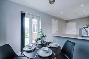 Charming Manchester 3-bed House