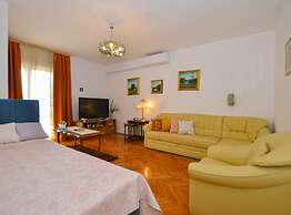 Cozy and Smart Rovinj Apartment With Balcony