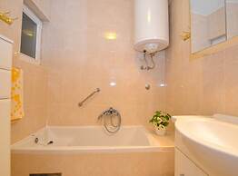 Cozy and Smart Rovinj Apartment With Balcony