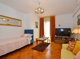 Cozy and Smart Rovinj Apartment With Balcony