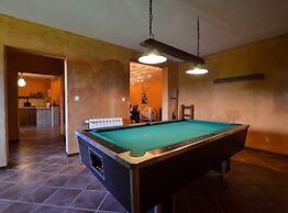 Sophisticated and Chic Villa With Pool