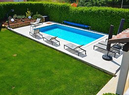 Sophisticated and Chic Villa With Pool