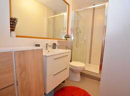 Simple and Sunny Studio Apartment