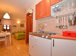 Simple and Sunny Studio Apartment