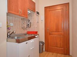 Simple and Sunny Studio Apartment