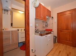 Simple and Sunny Studio Apartment