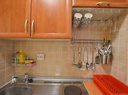 Simple and Sunny Studio Apartment