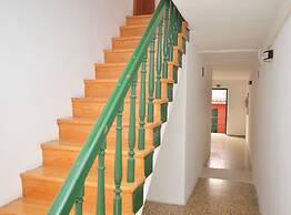 Simple and Sunny Studio Apartment