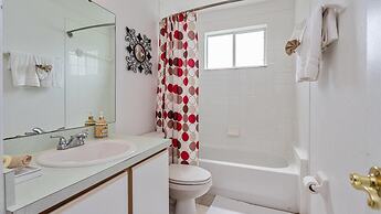 Villas at Island Club Community, Pools, Jacuzzi and More!