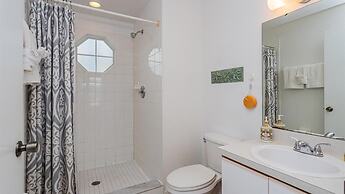 Villas at Island Club Community, Pools, Jacuzzi and More!