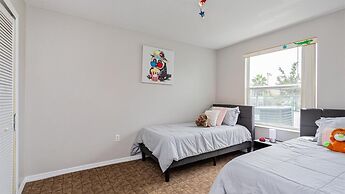 Villas at Island Club Community, Pools, Jacuzzi and More!