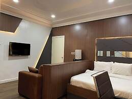 STRONG MARK APARTMENTS