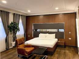 STRONG MARK APARTMENTS