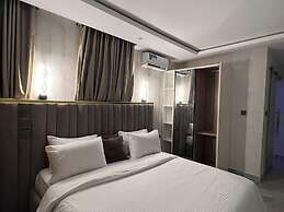 STRONG MARK APARTMENTS