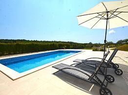 Picturesque Paradise Holiday Home With Pool