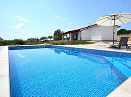 Picturesque Paradise Holiday Home With Pool