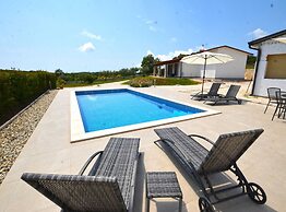 Picturesque Paradise Holiday Home With Pool