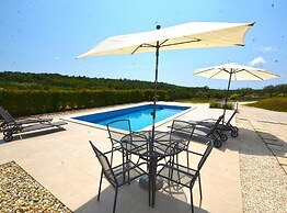 Picturesque Paradise Holiday Home With Pool