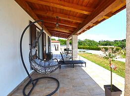 Picturesque Paradise Holiday Home With Pool