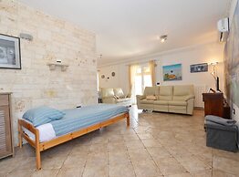 Picturesque Paradise Holiday Home With Pool