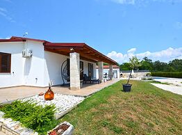 Picturesque Paradise Holiday Home With Pool