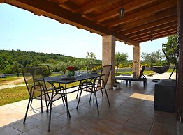 Picturesque Paradise Holiday Home With Pool