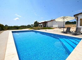 Picturesque Paradise Holiday Home With Pool