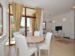 Elegant and Brigth Corner Apartments