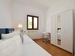 Elegant and Brigth Corner Apartments