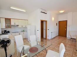 Elegant and Brigth Corner Apartments