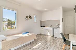 Seaside Splendor - Apollo s Poolside Retreat