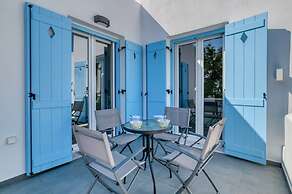 Seaside Splendor - Apollo s Poolside Retreat