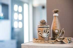 Onar Zin Seabliss - Penelope Poolside Getaway