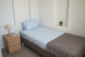 Onar Zin Seabliss - Penelope Poolside Getaway