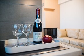 Onar Zin Seabliss - Penelope Poolside Getaway