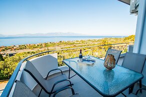 Onar Zin Seabliss - Penelope Poolside Getaway