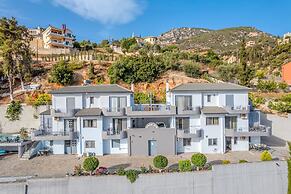 Onar Zin Seabliss - Penelope Poolside Getaway