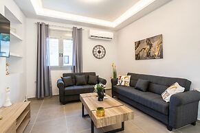 Filiatra Charming Urban Escape Your Cozy Retreat