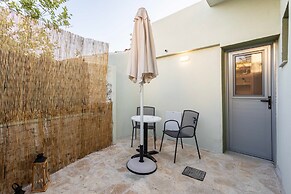 Filiatra Charming Urban Escape Your Cozy Retreat