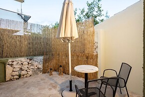 Filiatra Charming Urban Escape Your Cozy Retreat