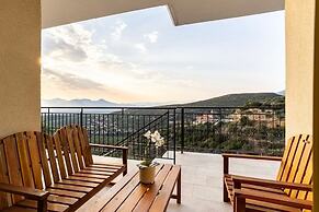 Martinia Pool Escape - Tragos Panoramic Views