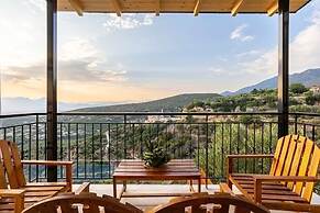 Martinia Pool Escape - Aiga Panoramic Vistas